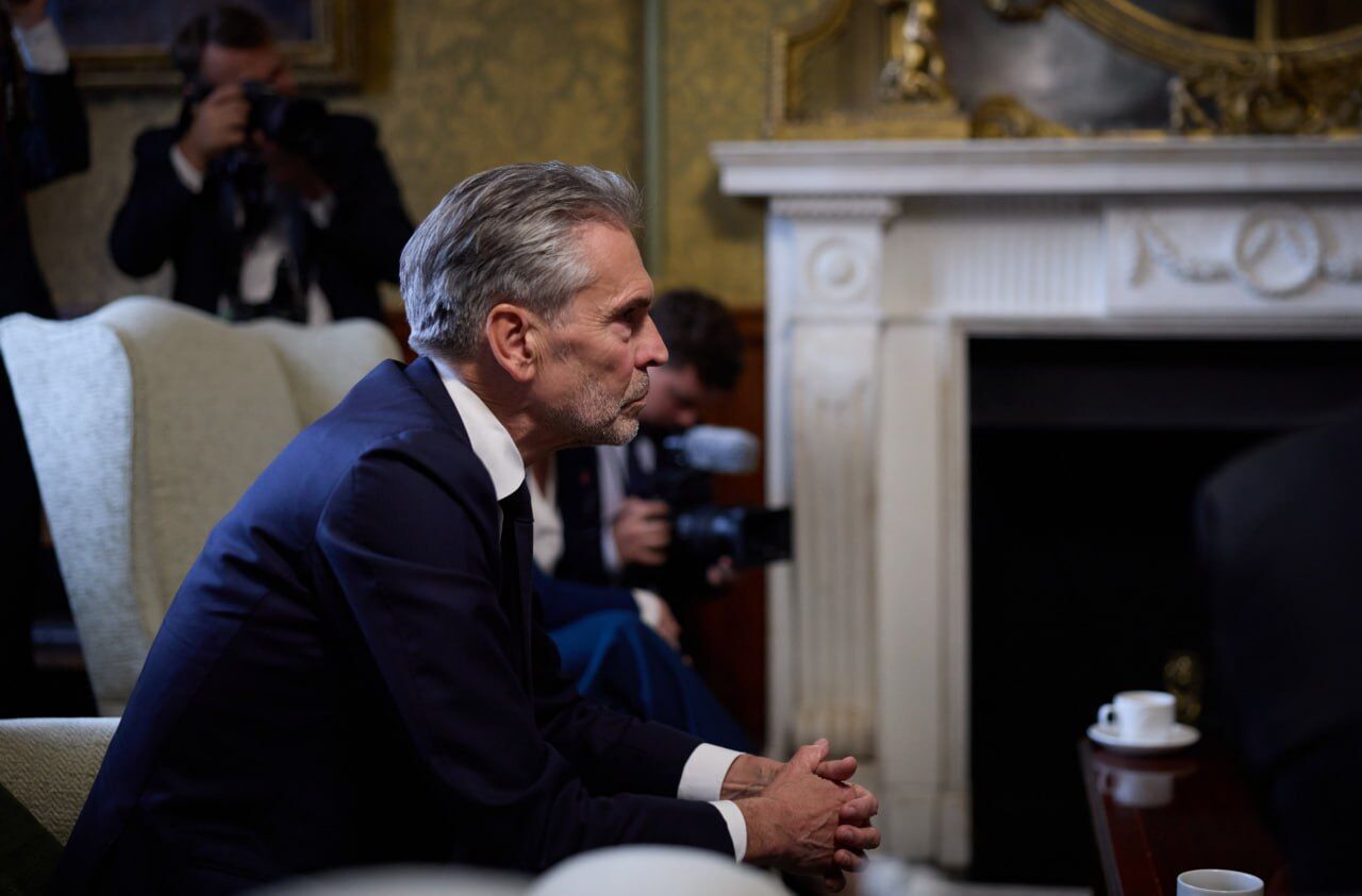 Зеленський відвідав Британію і зустрівся з королем Чарльзом III та прем'єром Стармером. Відео