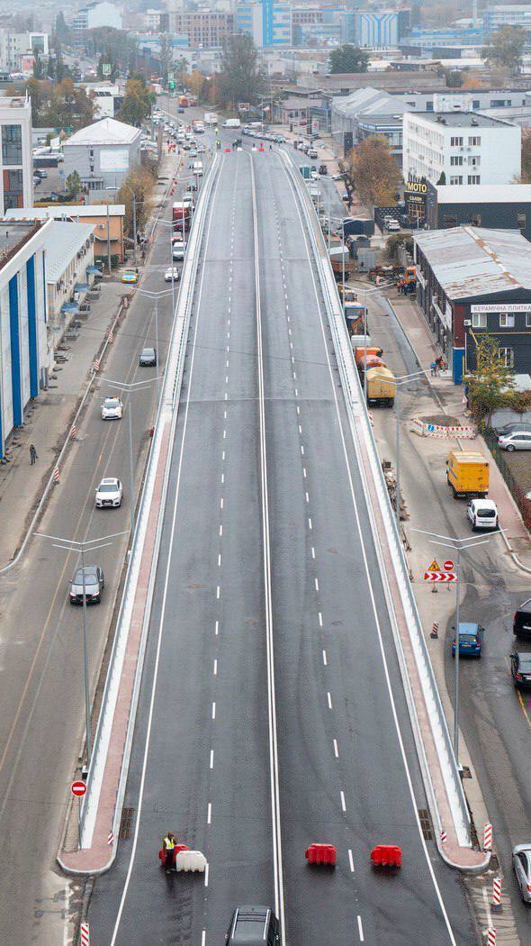 У Києві відкрили рух по відновленому мосту на вулиці Новокостянтинівській: Кличко розповів подробиці. Фото