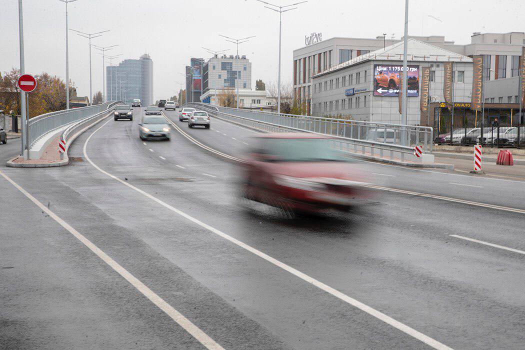 У Києві відкрили рух по відновленому мосту на вулиці Новокостянтинівській: Кличко розповів подробиці. Фото