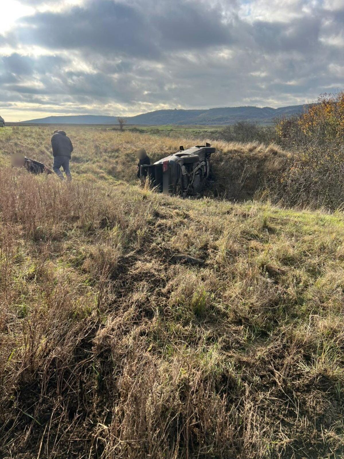 Авто вилетіло в кювет: на Одещині спроба незаконно перетнути кордон завершилась ДТП, є постраждалі. Фото