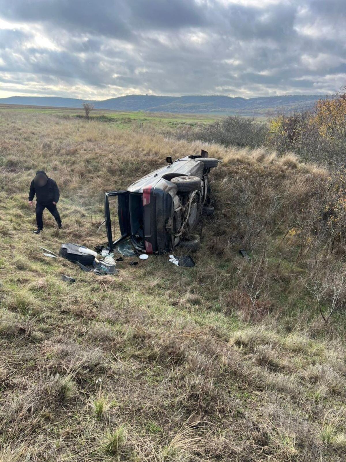 Авто вилетіло в кювет: на Одещині спроба незаконно перетнути кордон завершилась ДТП, є постраждалі. Фото