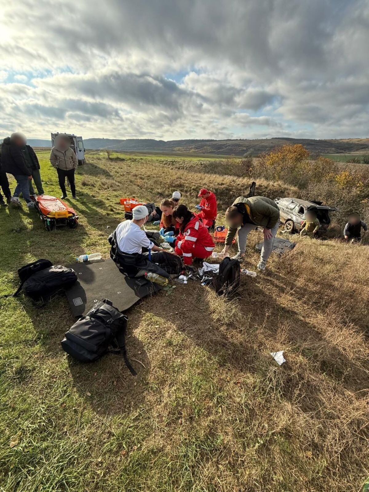 Авто вилетіло в кювет: на Одещині спроба незаконно перетнути кордон завершилась ДТП, є постраждалі. Фото