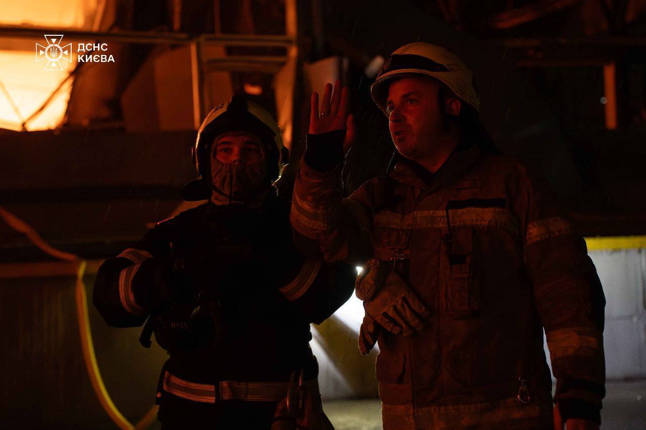 Россия атаковала Киев баллистикой: вспыхнули пожары, есть жертви, пострадали 13 человек. Фото