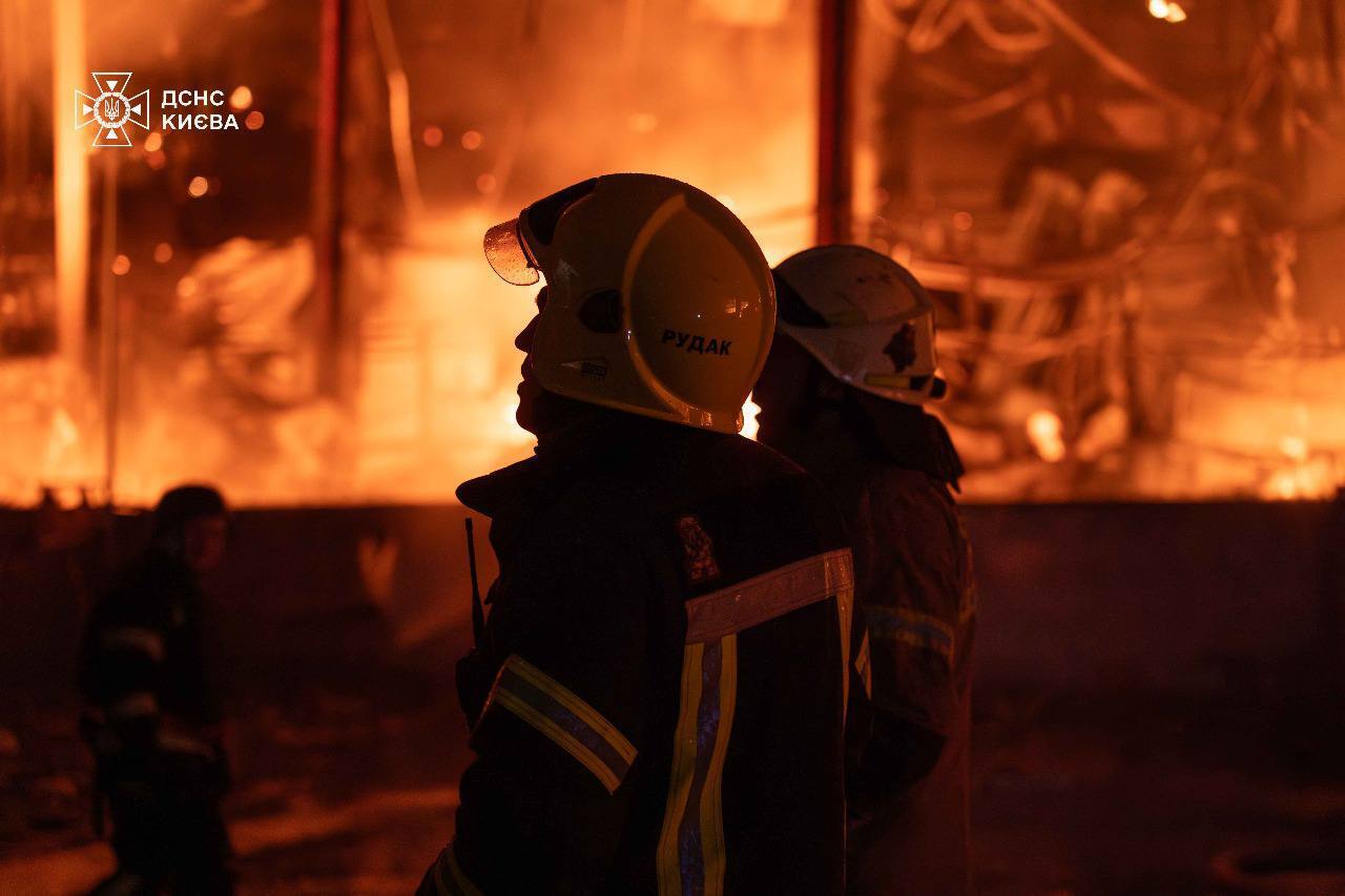 Россия атаковала Киев баллистикой: вспыхнули пожары, есть жертви, пострадали 13 человек. Фото