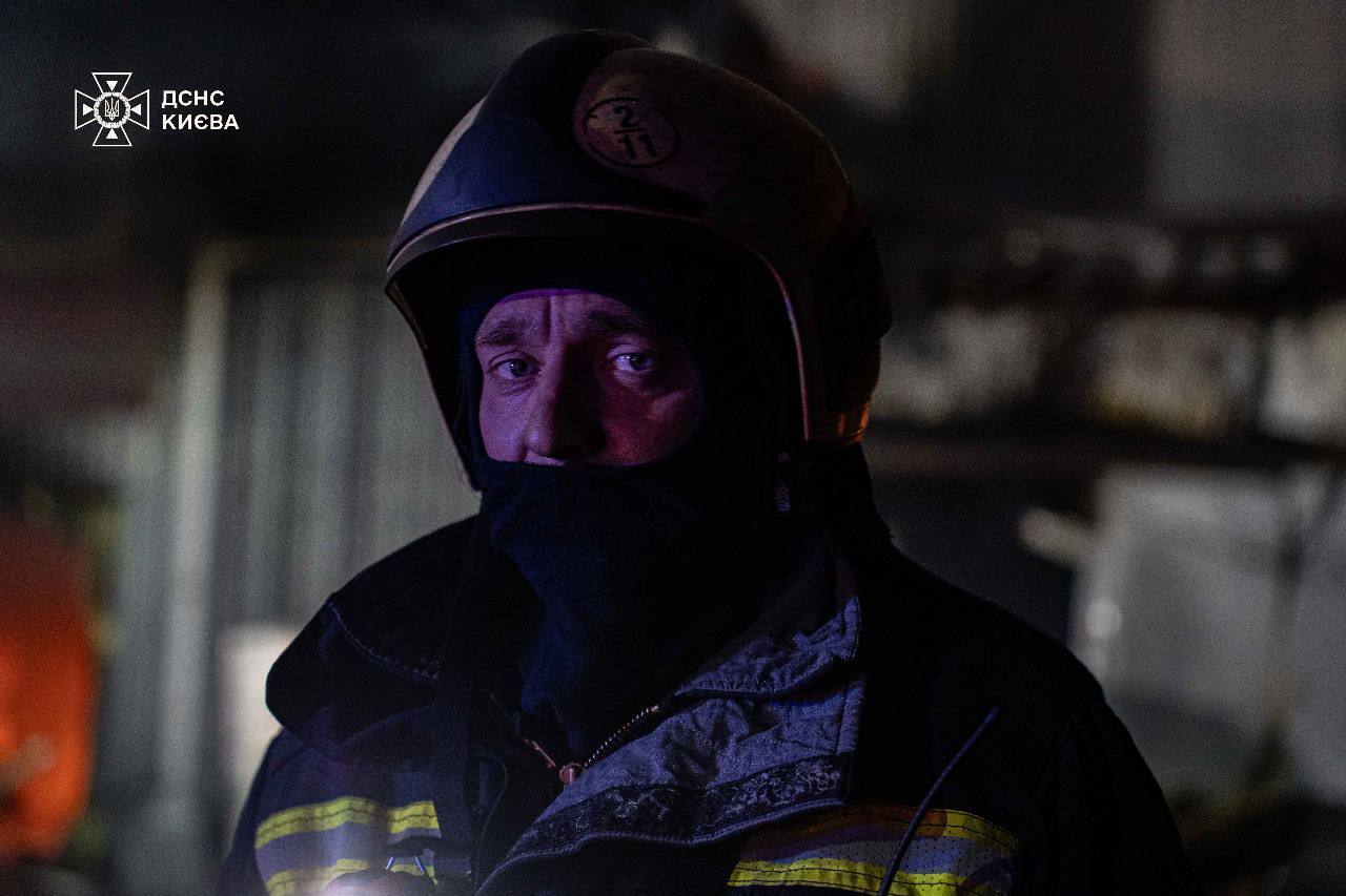 Россия атаковала Киев баллистикой: вспыхнули пожары, есть жертви, пострадали 13 человек. Фото