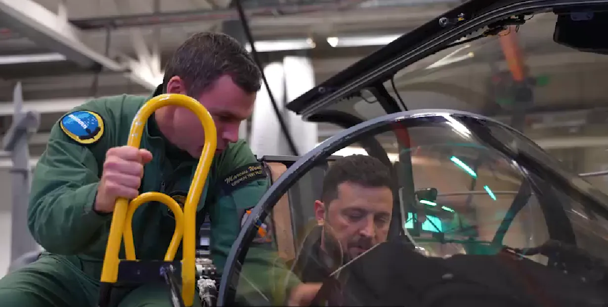 "Це частина наших гарантій безпеки": Зеленський сказав, коли Україна отримає перші "Гріпени". Відео "Це частина наших гарантій безпеки": Зеленський сказав, коли Україна отримає перші "Гріпени". Відео