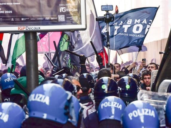 У Турині пропалестинська акція переросла у сутички з поліцією: є постраждалі з обох боків. Фото