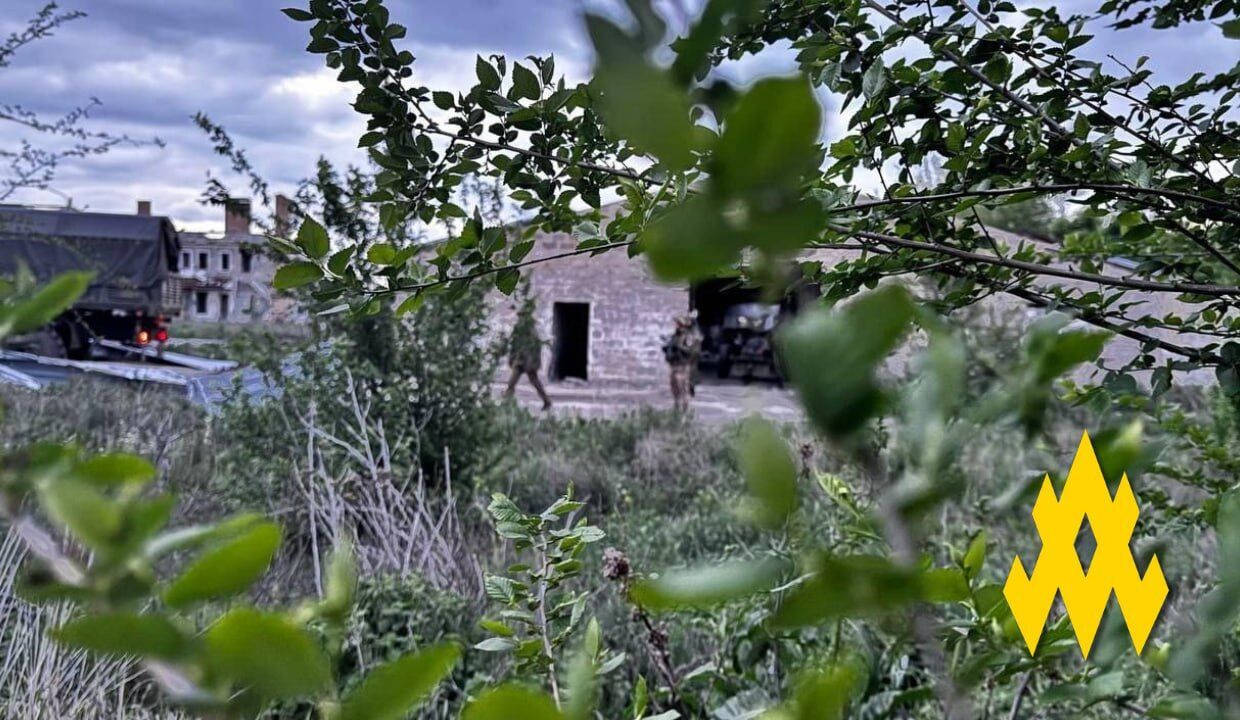 Агенти "Атеш" допомогли знищити ремонтну базу окупантів на Херсонщині: там було багато техніки. Фото