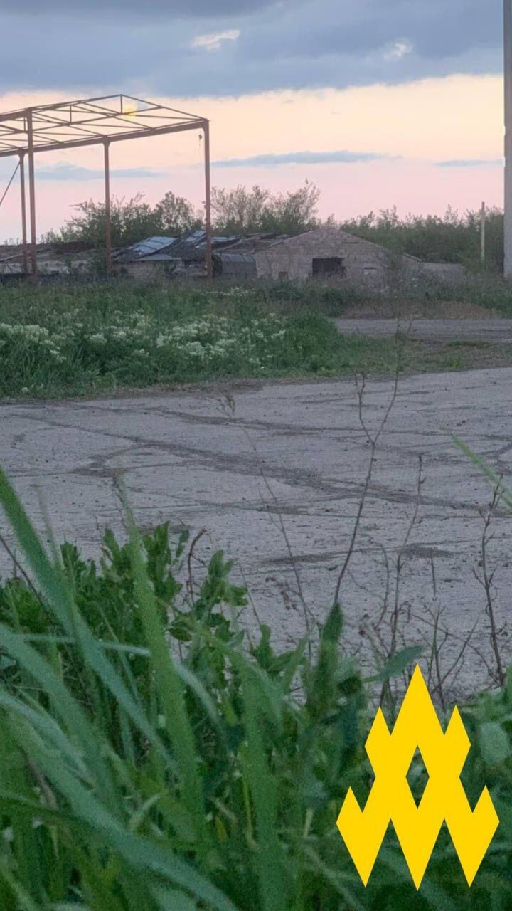 Агенти "Атеш" допомогли знищити ремонтну базу окупантів на Херсонщині: там було багато техніки. Фото