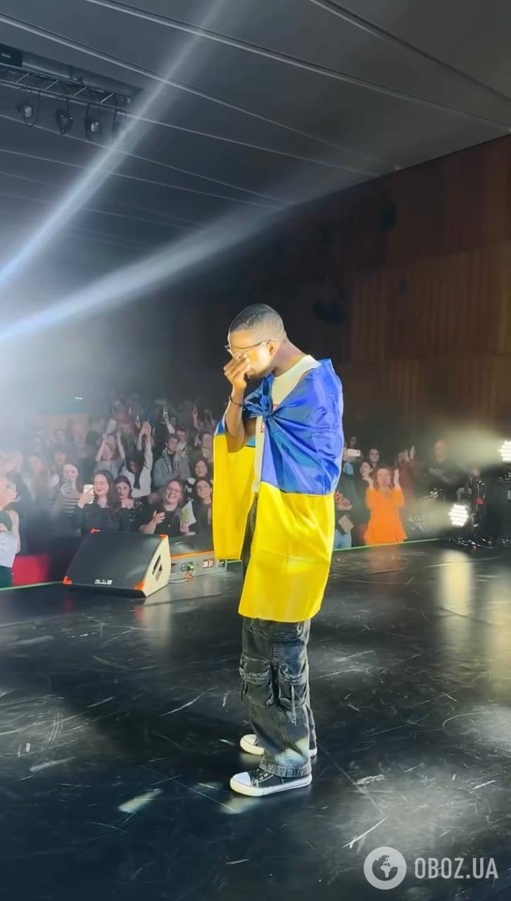 Тіна Кароль на концерті в Німеччині зворушила фаната-іноземця та здійснила його давню мрію. Відео