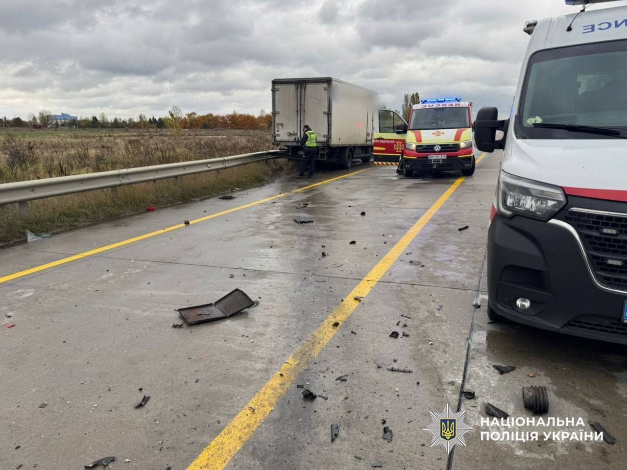 Возле Житомира столкнулись кроссовер и грузовик: пострадали два человека. Фото