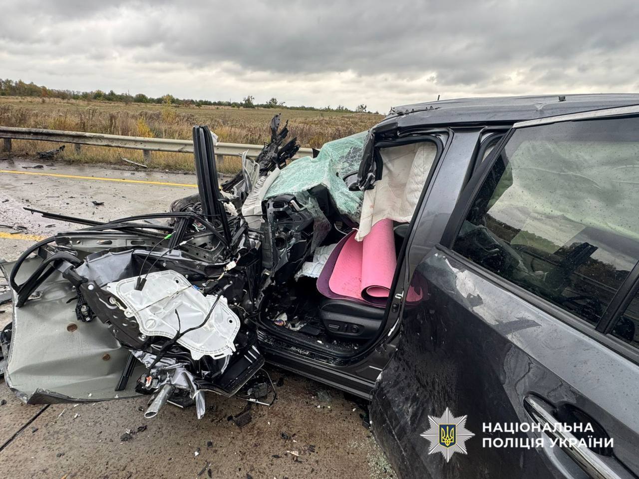 Возле Житомира столкнулись кроссовер и грузовик: пострадали два человека. Фото