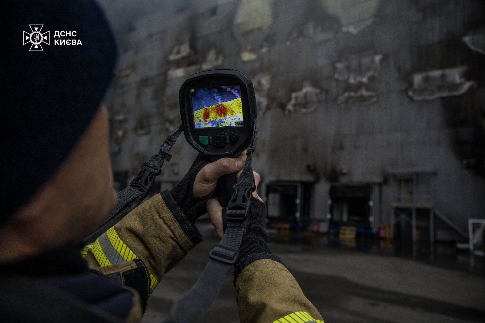 Россия атаковала Киев баллистикой: вспыхнули пожары, есть жертви, пострадали 13 человек. Фото