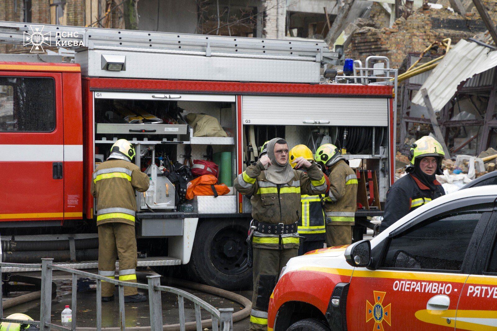 Россия атаковала Киев баллистикой: вспыхнули пожары, есть жертви, пострадали 13 человек. Фото