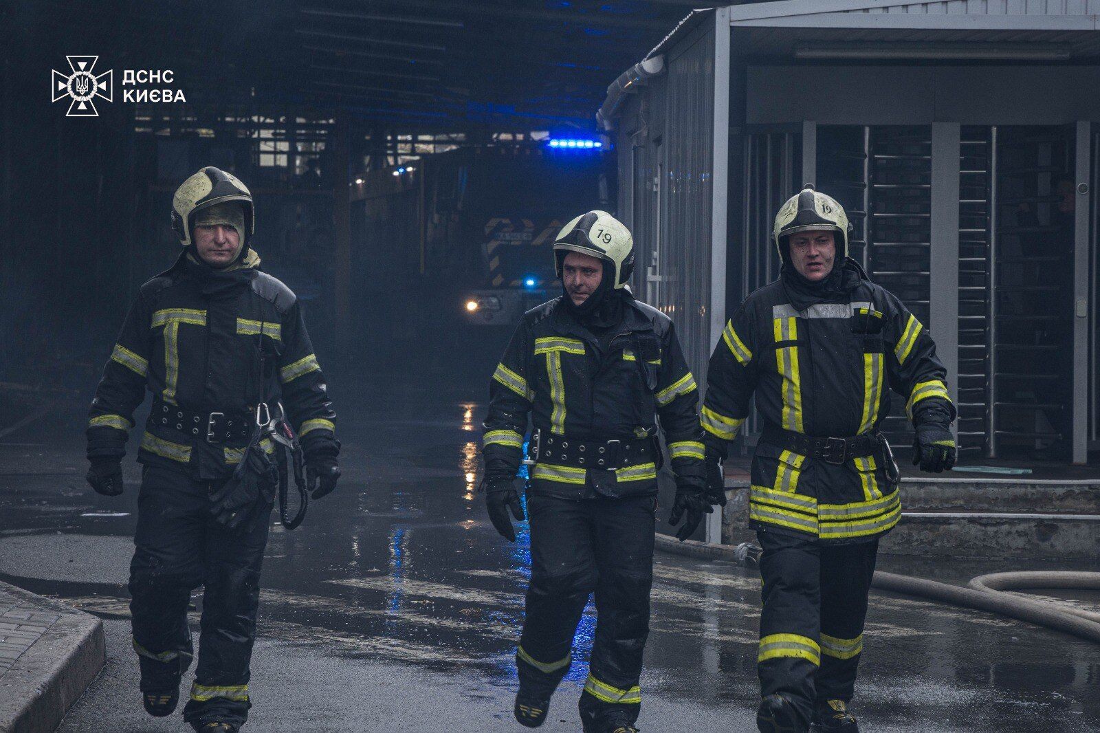 Россия атаковала Киев баллистикой: вспыхнули пожары, есть жертви, пострадали 13 человек. Фото