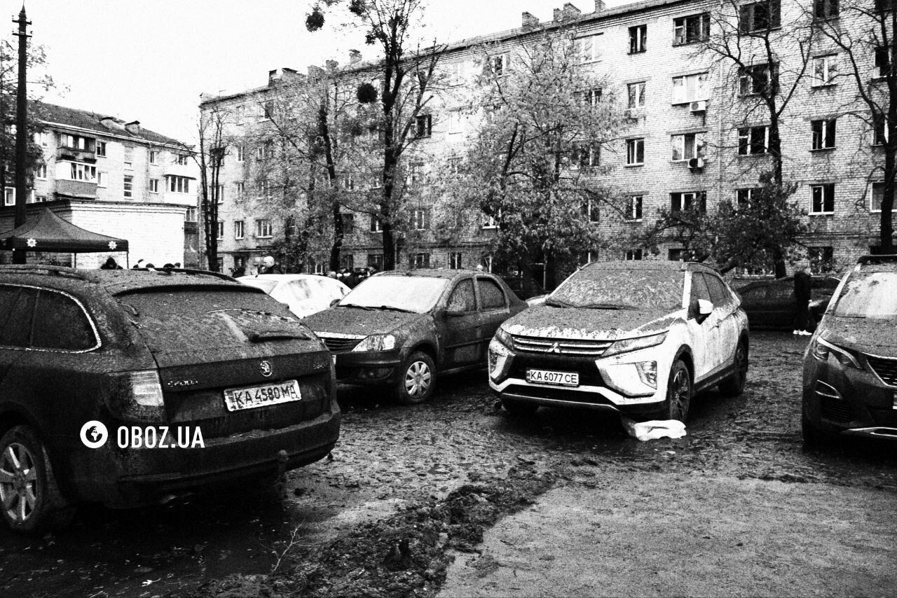 Величезна вирва біля дитсадка та пошкоджені будинки: наслідки атаки РФ у Дніпровському районі Києва. Фото та відео