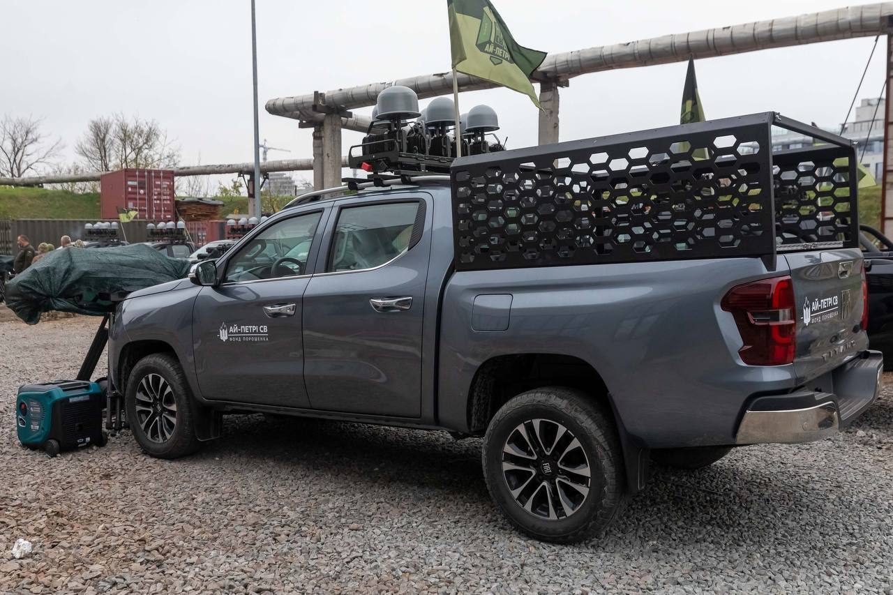 Порошенко передав ще одну партію "Ай-Петрі" у війська для захисту українського неба