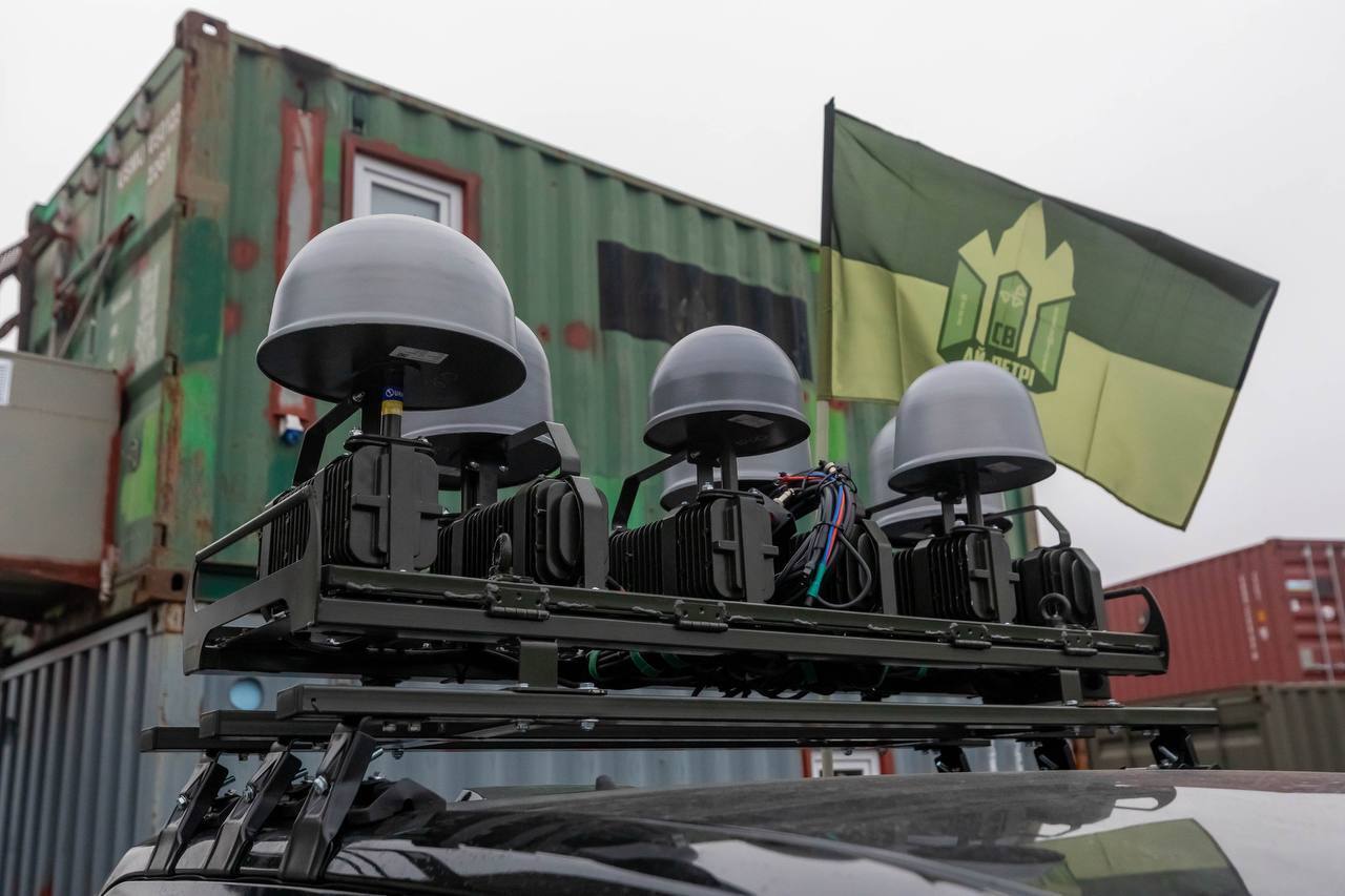 Порошенко передав ще одну партію "Ай-Петрі" у війська для захисту українського неба