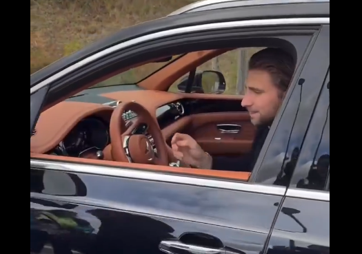 Забарний засвітився в Парижі зі своєю "іграшкою" за 12 млн грн. Відео