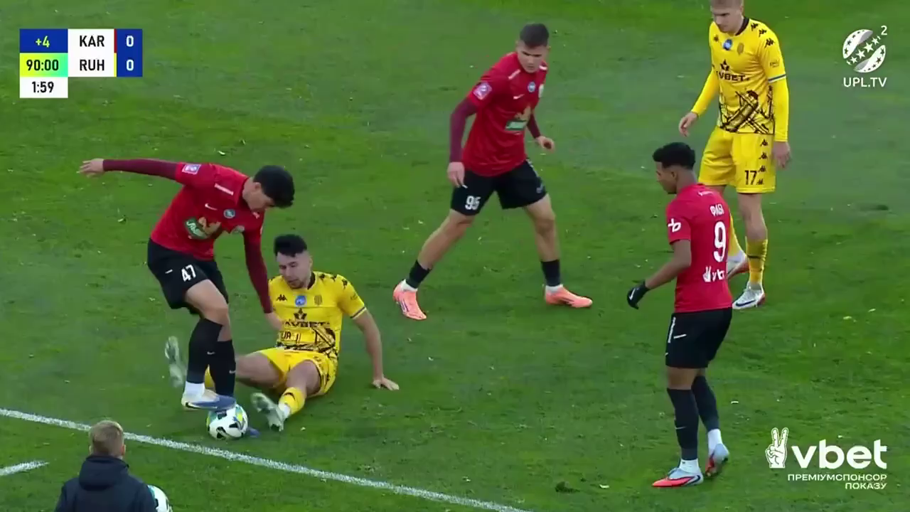 Українські футболісти влаштували масову бійку під час матчу УПЛ. Відео