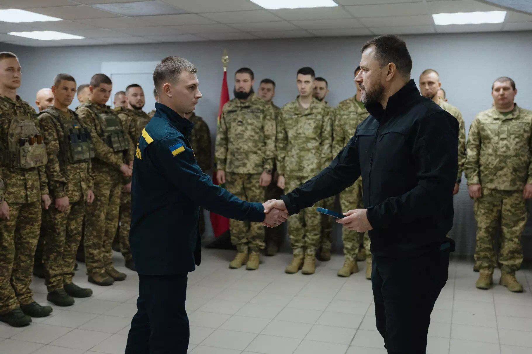 На правобережній Херсонщині відпрацьовують дії в умовах відключень і обстрілів: рятувальники отримали нову броньовану техніку. Відео