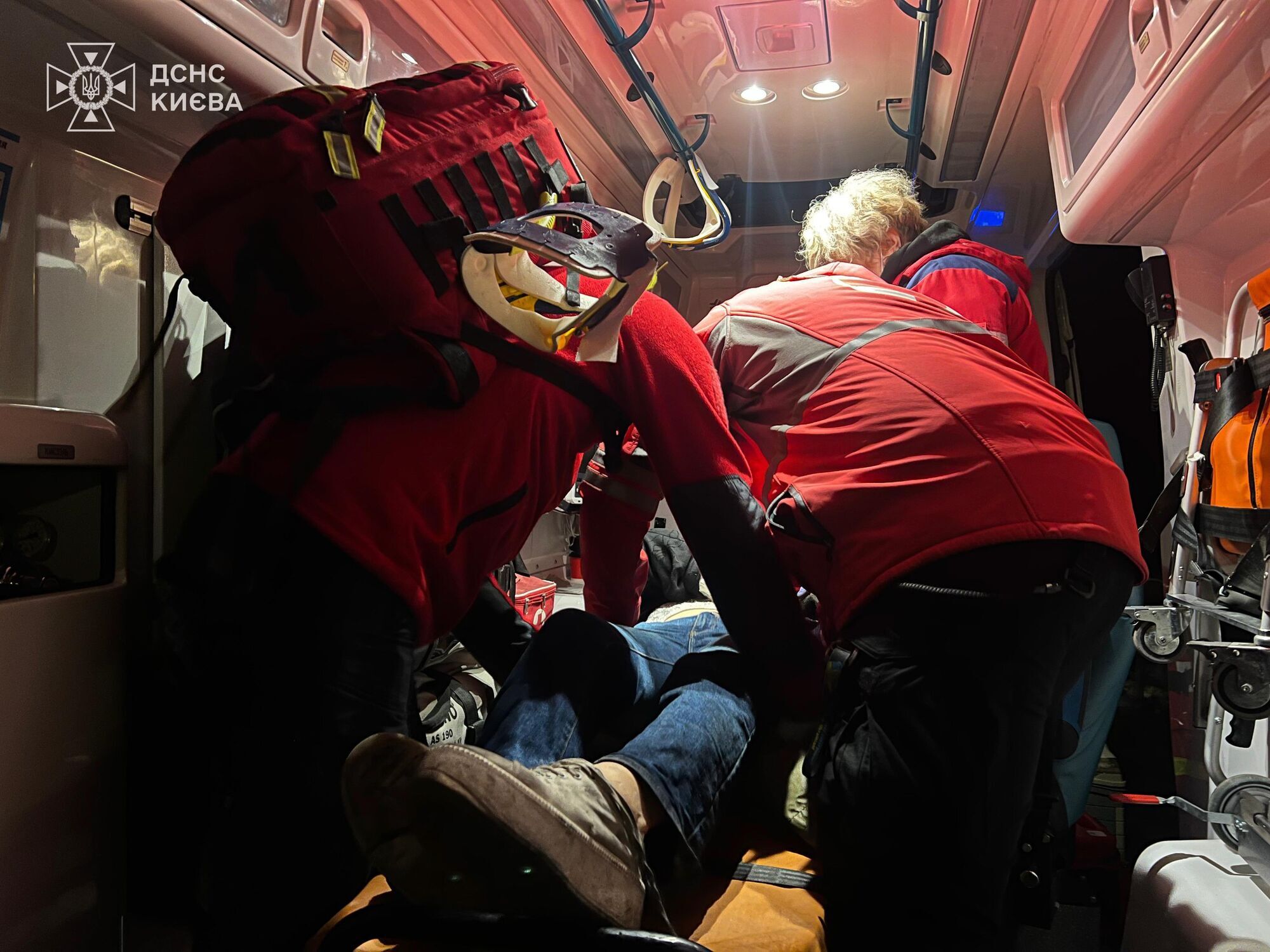 Вражеский обстрел Киева: в Деснянском районе завершили работы по ликвидации последствий, есть погибшие, десятки пострадавших. Фото и видео