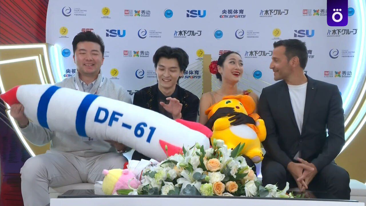 Китайські фігуристи махали "ядерною міжконтинентальною балістичною ракетою" після свого виступу. Відео