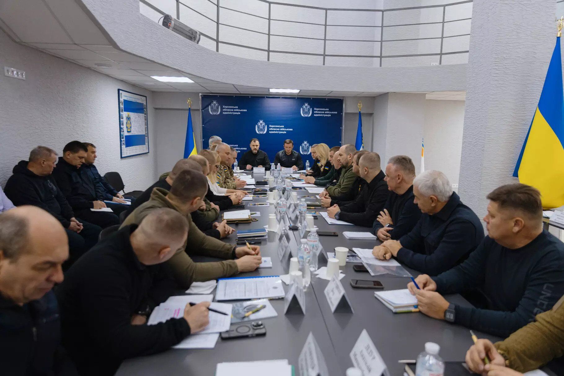 На правобережній Херсонщині відпрацьовують дії в умовах відключень і обстрілів: рятувальники отримали нову броньовану техніку. Відео