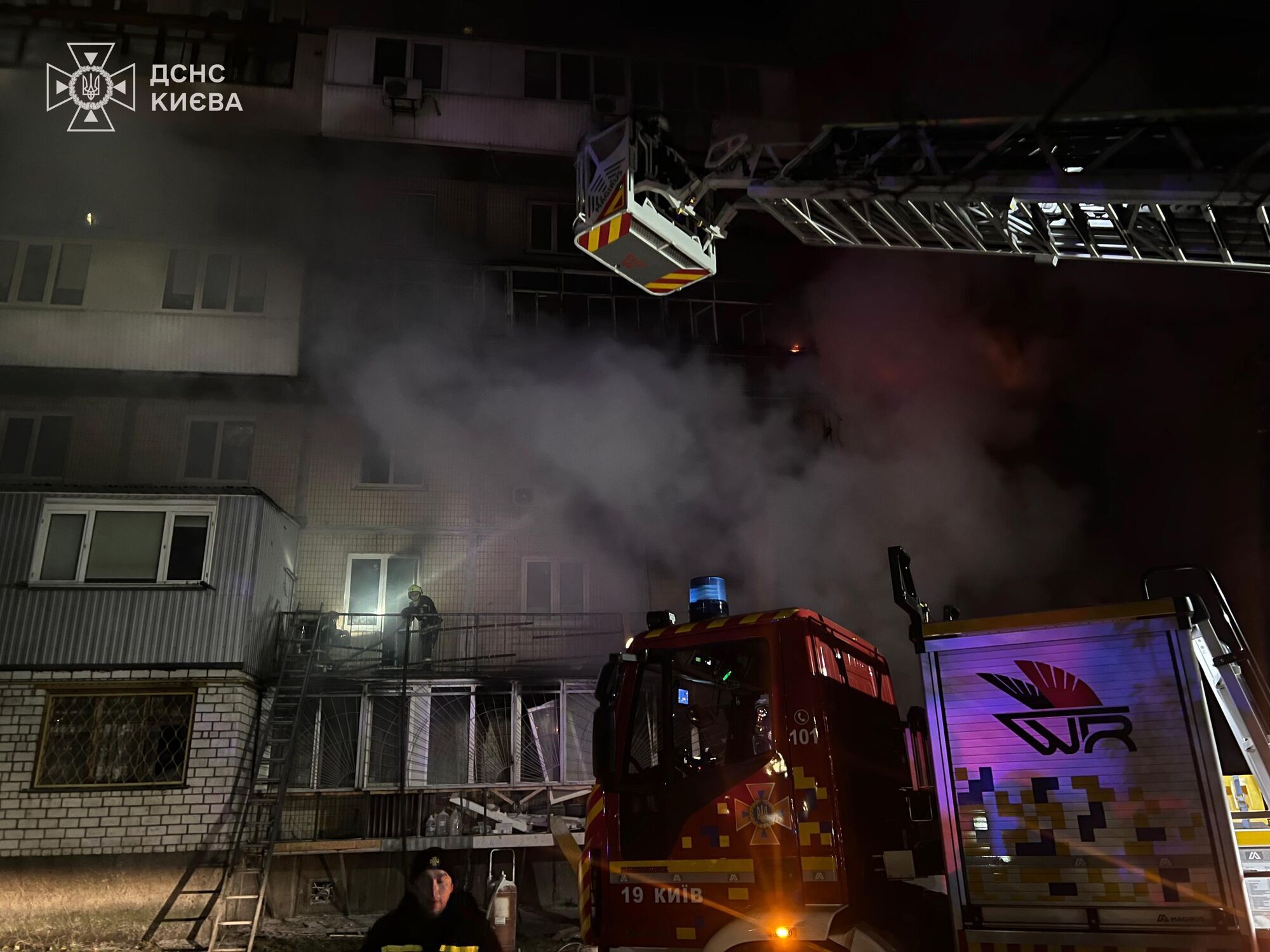 Вражеский обстрел Киева: в Деснянском районе завершили работы по ликвидации последствий, есть погибшие, десятки пострадавших. Фото и видео