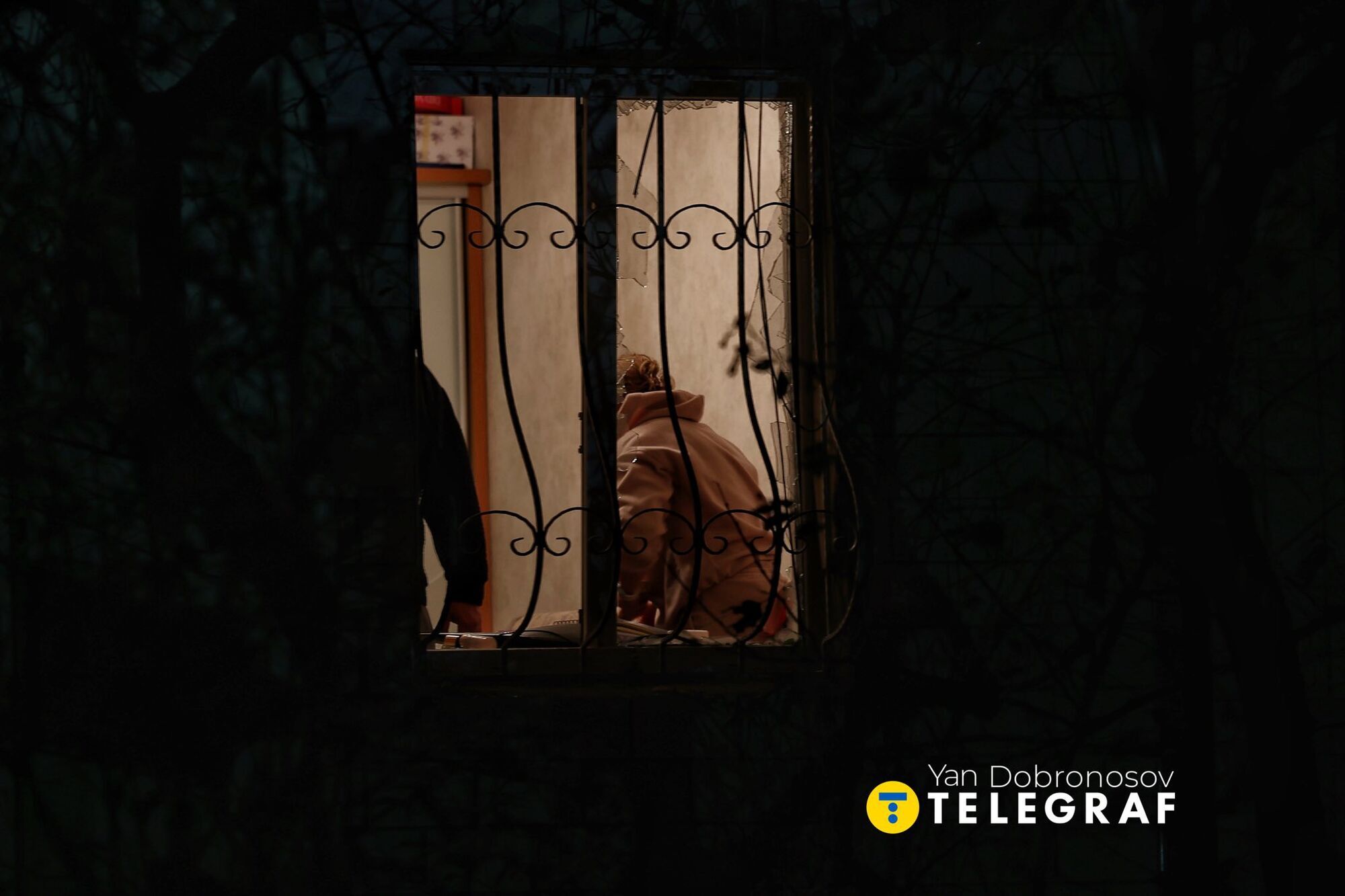 В стене дыра, есть раненые: в Киеве жилой дом пострадал от ударов армии России. Фото и видео