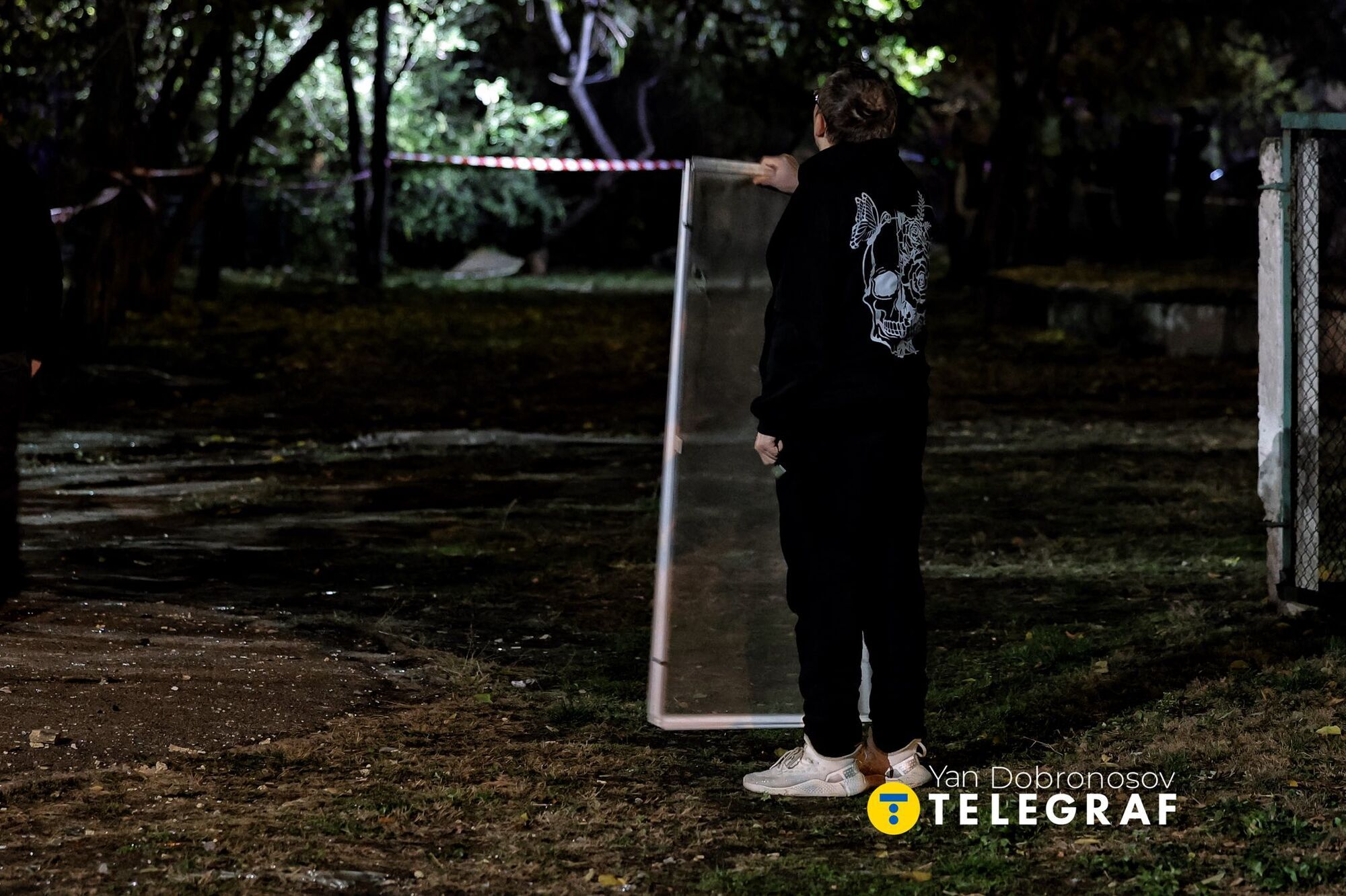 В стене дыра, есть раненые: в Киеве жилой дом пострадал от ударов армии России. Фото и видео