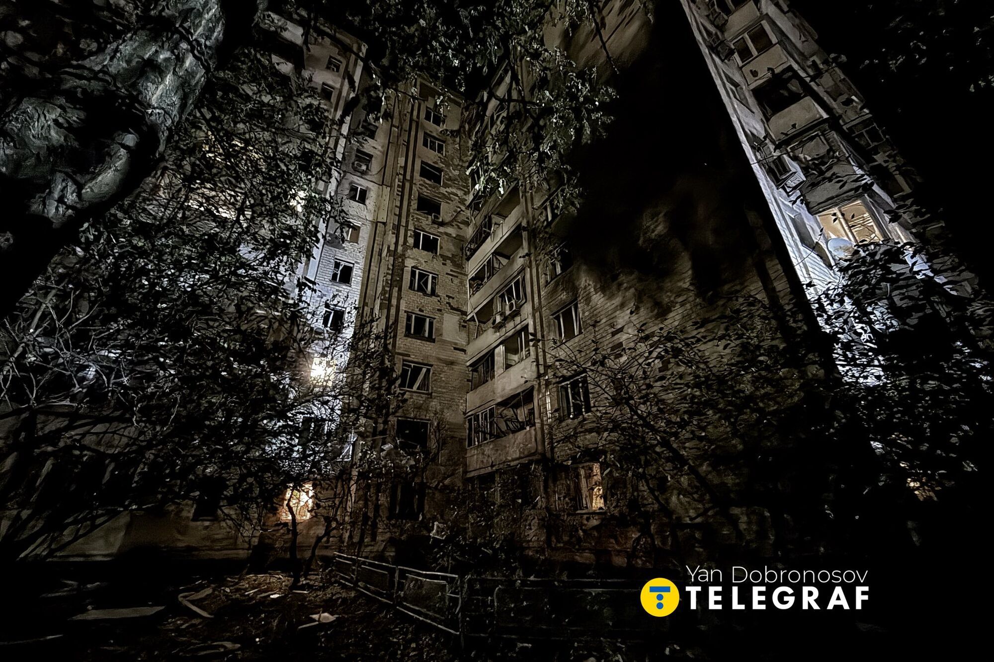 В стене дыра, есть раненые: в Киеве жилой дом пострадал от ударов армии России. Фото и видео