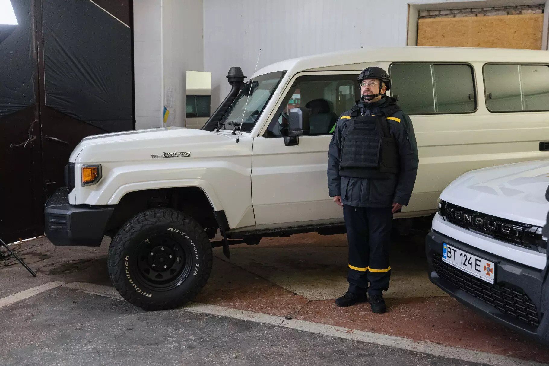 На правобережній Херсонщині відпрацьовують дії в умовах відключень і обстрілів: рятувальники отримали нову броньовану техніку. Відео