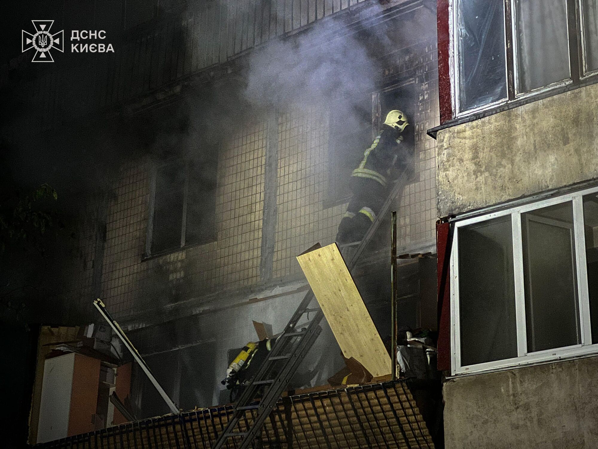 Вражеский обстрел Киева: в Деснянском районе завершили работы по ликвидации последствий, есть погибшие, десятки пострадавших. Фото и видео