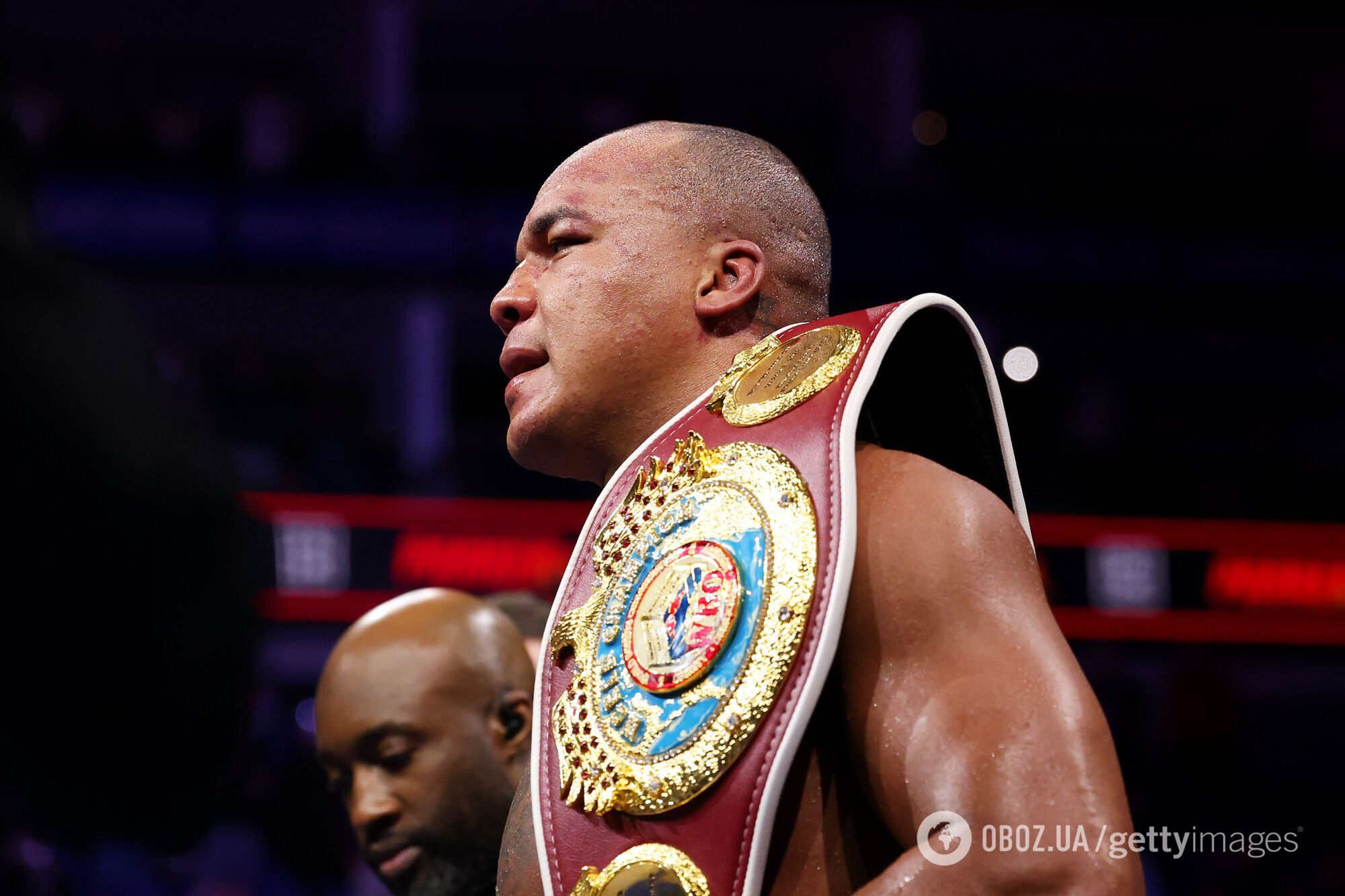 "Крихітко, я йду по тебе!" Непереможний боксер кинув виклик Усику і проведе з ним бій за 4 чемпіонські пояси. Відео