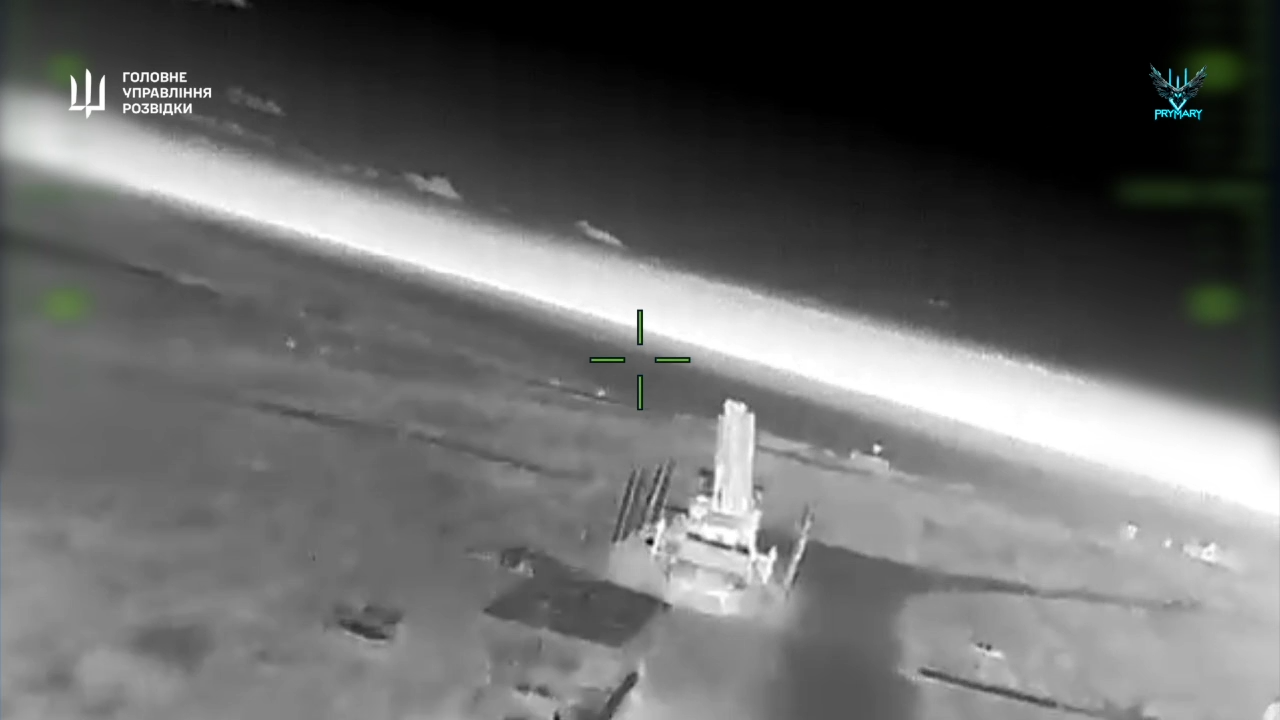 Дроны "Призраков" ГУР поразили три РЛС и десантный катер оккупантов в Крыму. Видео