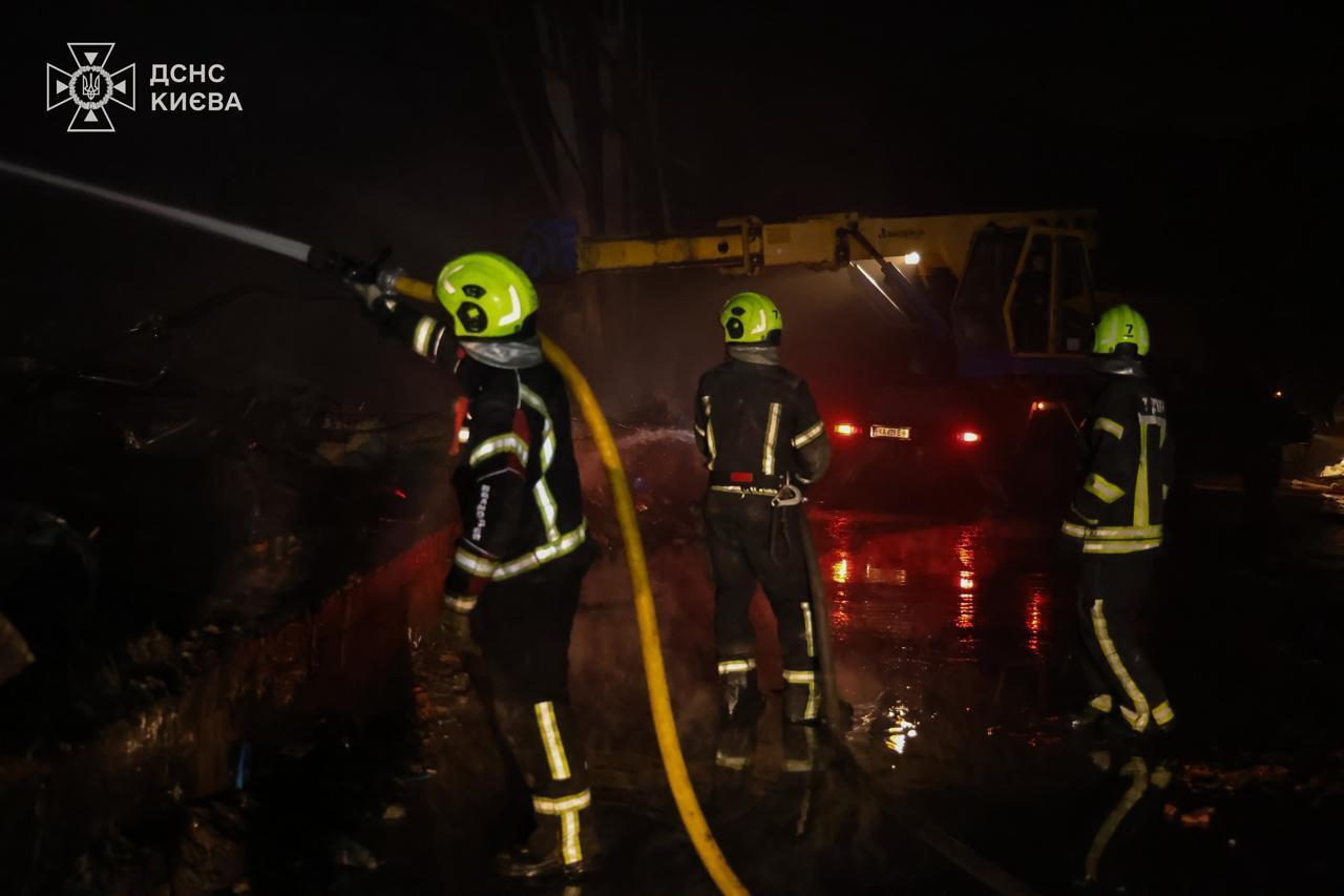 Россия атаковала Киев баллистикой: вспыхнули пожары, есть жертви, пострадали 13 человек. Фото