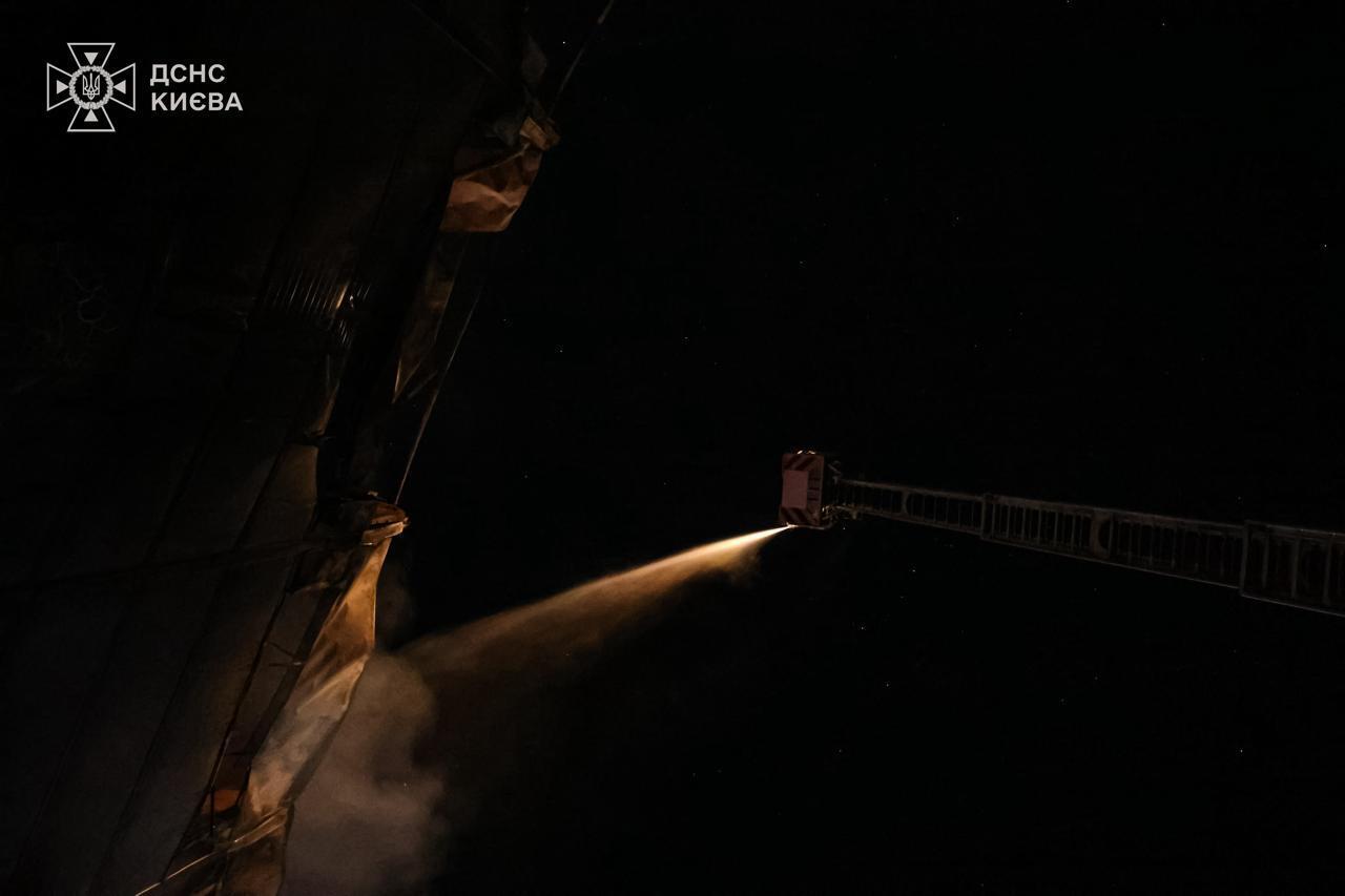 Россия атаковала Киев баллистикой: вспыхнули пожары, есть жертви, пострадали 13 человек. Фото