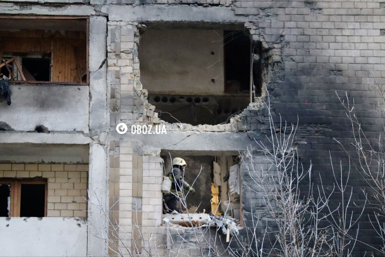 Діри у стінах і провалена підлога: як виглядають будинки у Києві після прильотів БПЛА. Ексклюзивні фото та відео