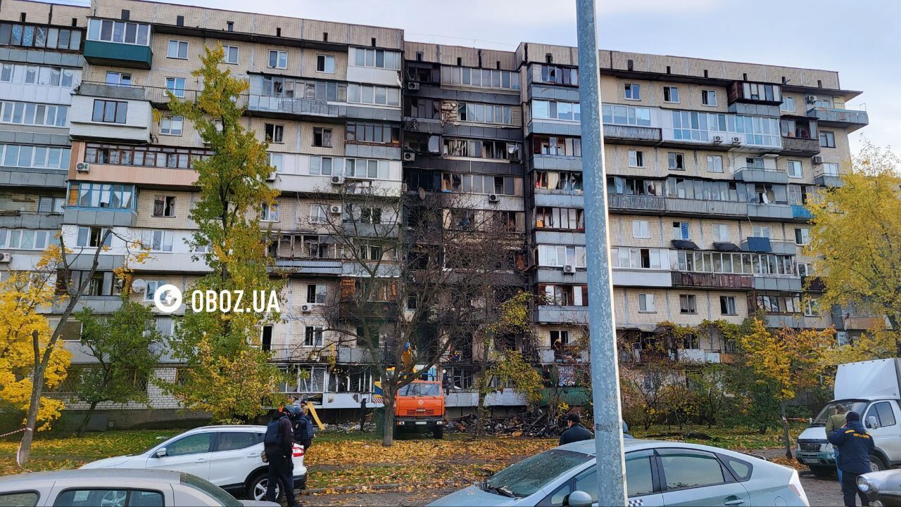 Діри у стінах і провалена підлога: як виглядають будинки у Києві після прильотів БПЛА. Ексклюзивні фото та відео