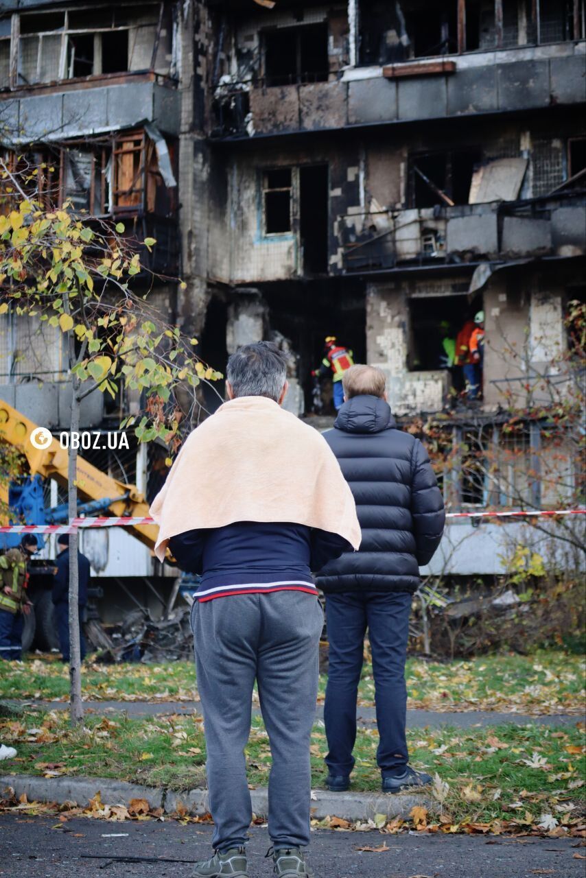 "Тут була дитяча кімната": у Києві дрон влучив у квартиру, де жили переселенці з Красного Лимана