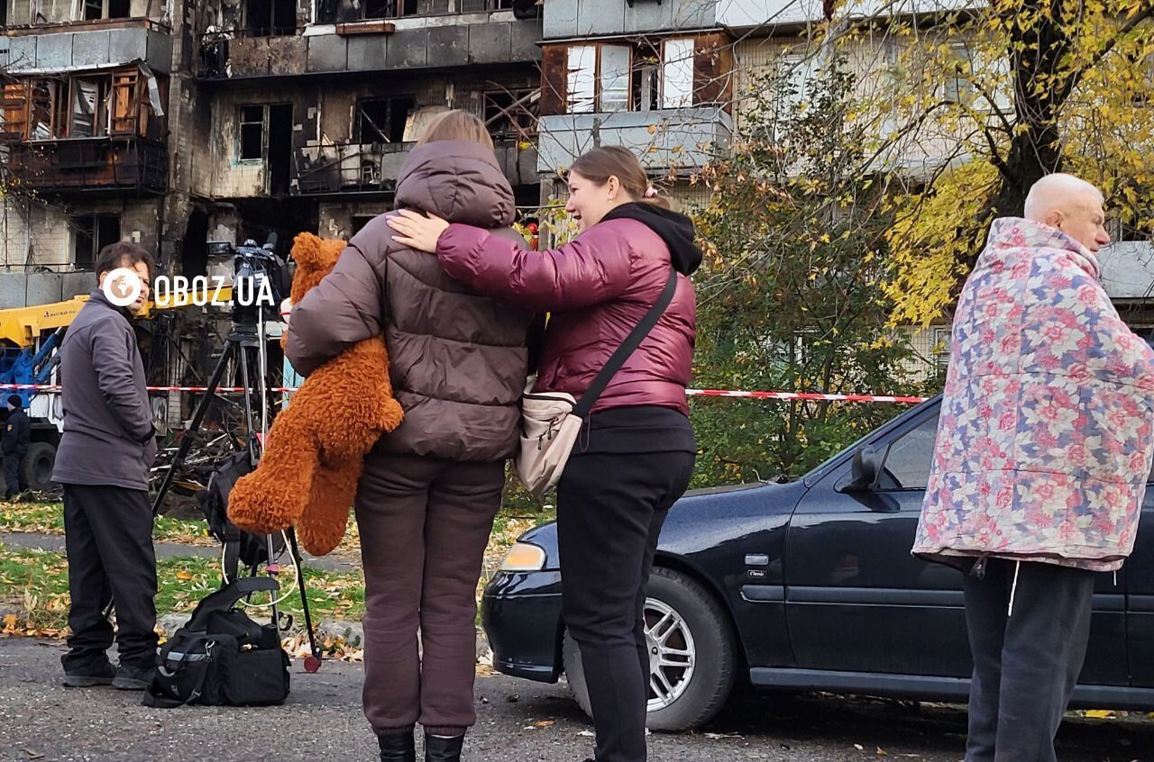 "Тут була дитяча кімната": у Києві дрон влучив у квартиру, де жили переселенці з Красного Лимана