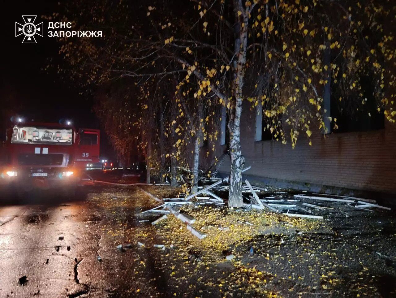 Россия нанесла пять ударов по Запорожскому району: многие люди остались без света, есть повреждения. Фото