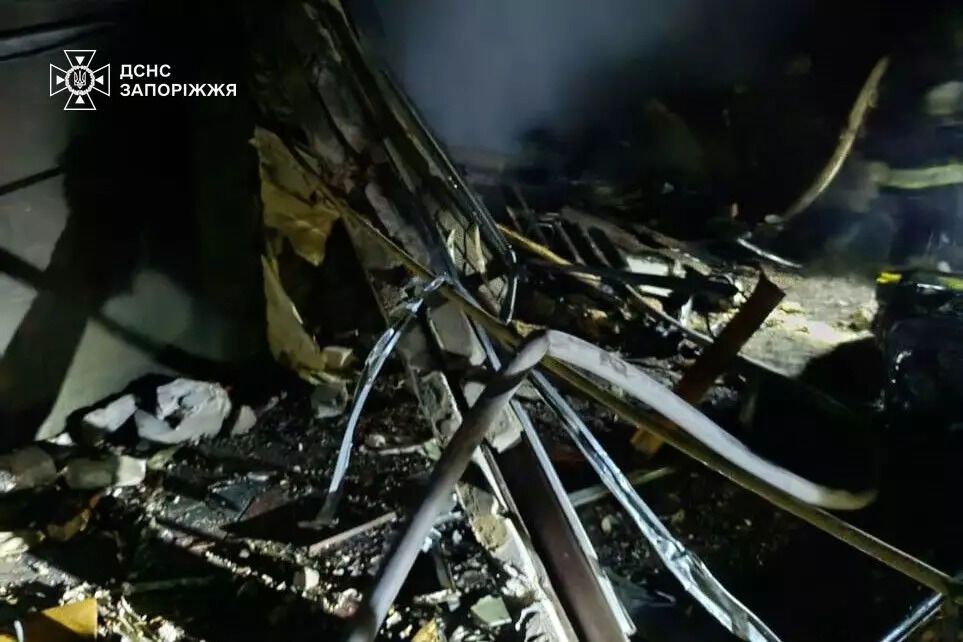 Россия нанесла пять ударов по Запорожскому району: многие люди остались без света, есть повреждения. Фото