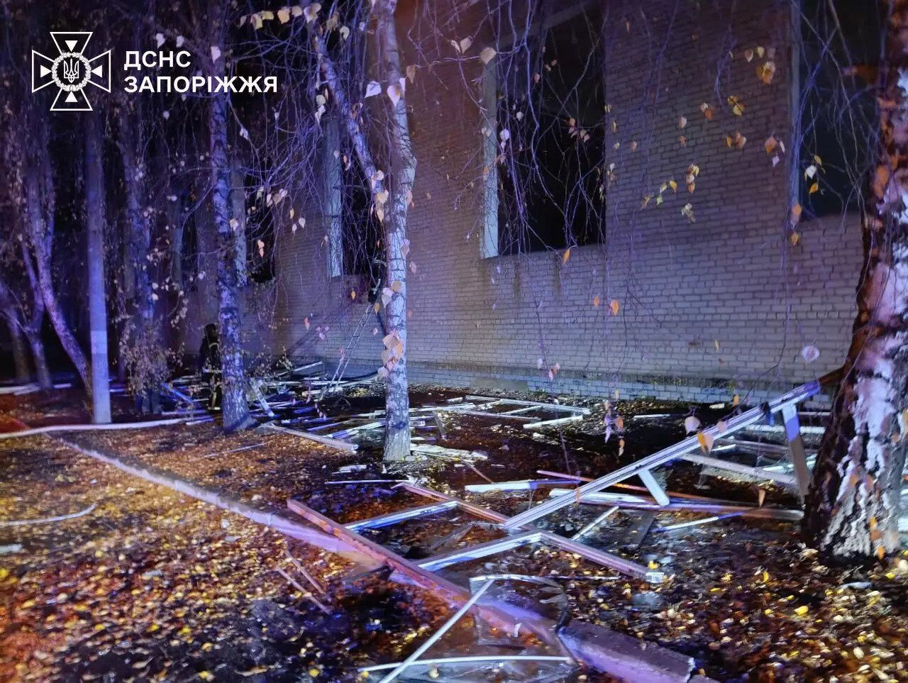 Россия нанесла пять ударов по Запорожскому району: многие люди остались без света, есть повреждения. Фото