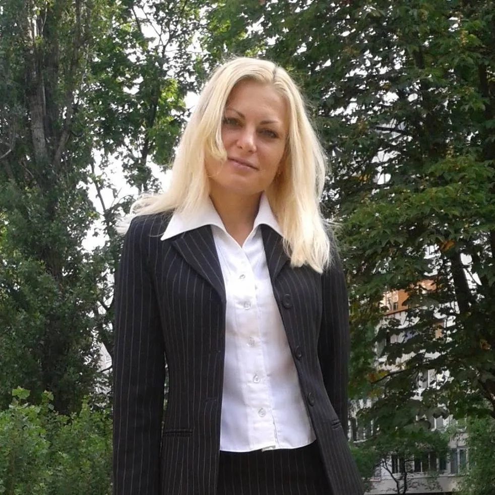 Анастасія Маслій із мамою Оленою ховались у ванній, але опинились у пастці: вчителі дівчинки розповіли про родину, яку вбила Росія в Києві