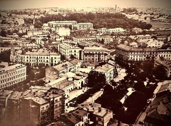 Яким був Івано-Франківськ 65 років тому: фото з висоти