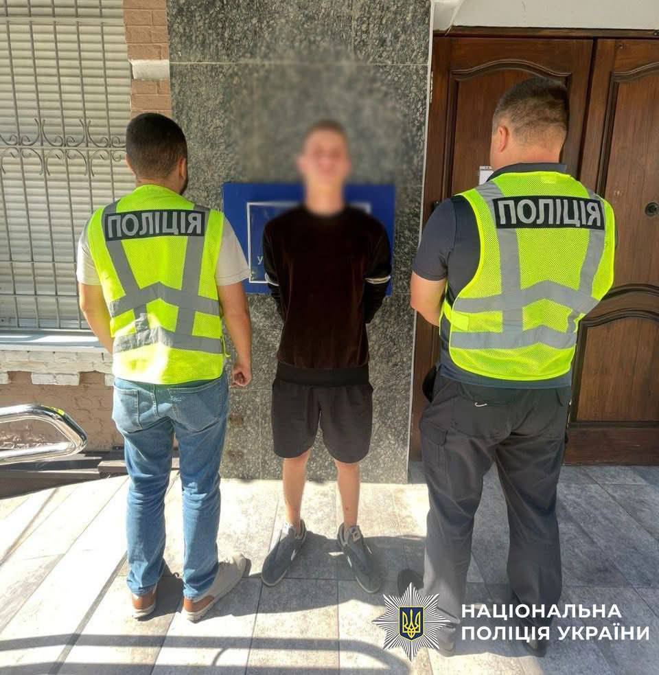 У Києві п’яний працівник автомийки викрав та розбив BMW клієнта. Подробиці справи та фото