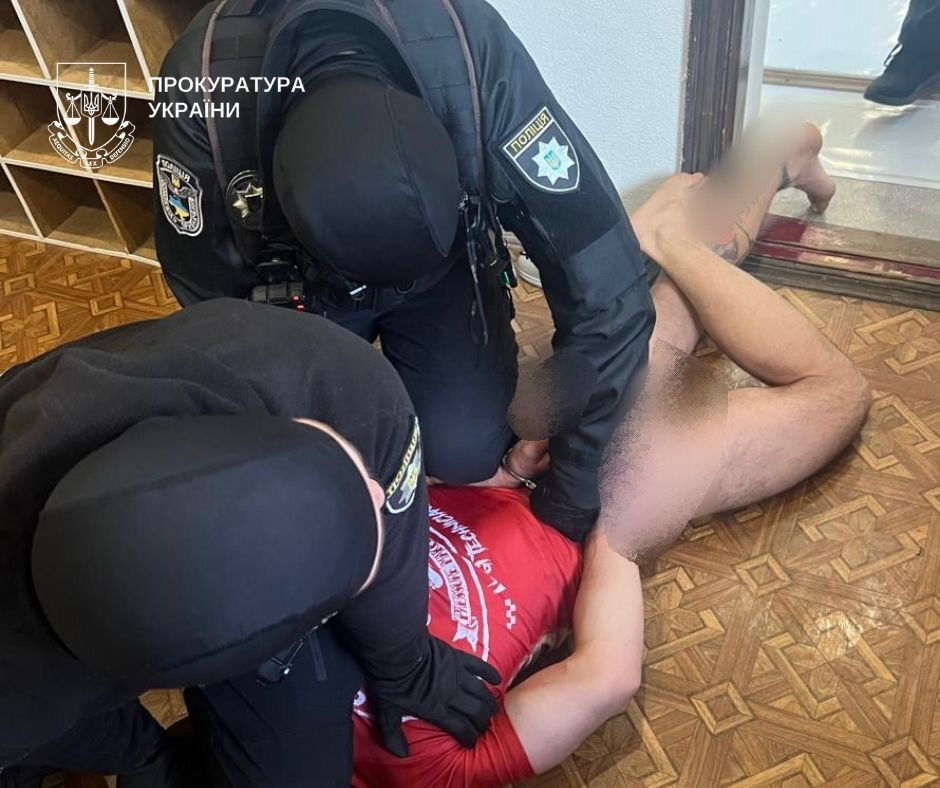 В Киеве задержали тренера по джиу-джитсу, который совершал сексуальное насилие над 11-летней воспитанницей. Подробности
