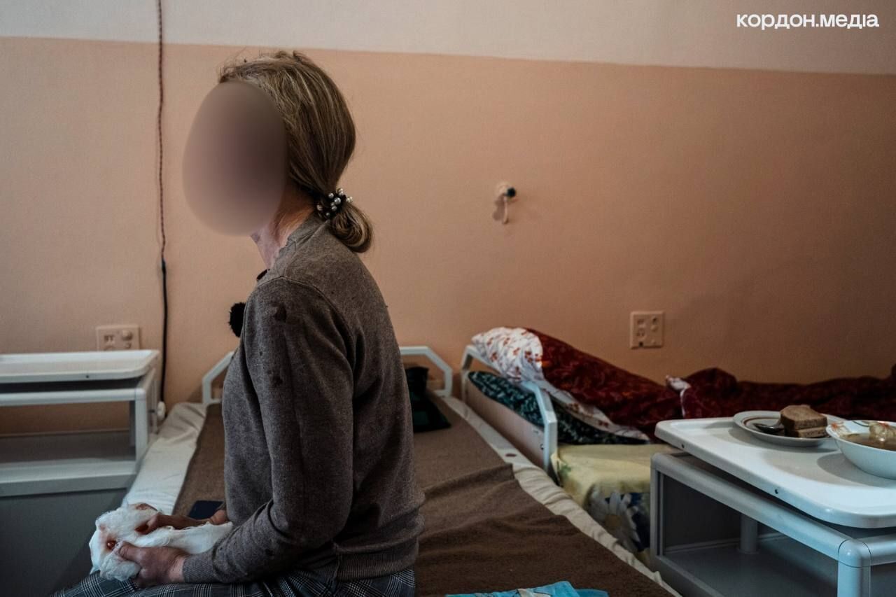 "Коли стався вибух, я опинилася на підлозі": пасажирка маршрутки в Сумах, по якій вдарили окупанти, розповіла про момент атаки. Фото